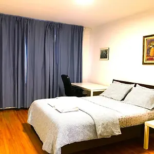 Big Private Midmontreal Next To Station Metro - Parking Free Homestay