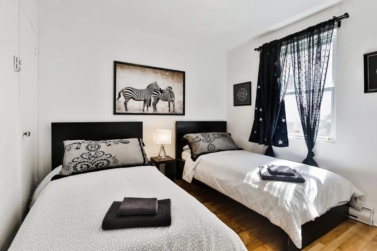 Free Parking - 2 Bedrooms - Full Apartment - In Beautiful Lachine - Near Water - 15 Minute Drive To Downtown Montreal Canada