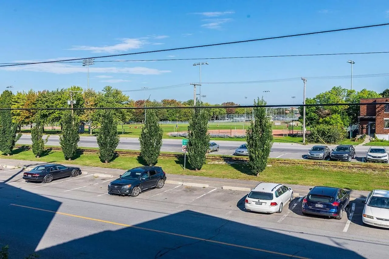 Free Parking - 2 Bedrooms - Full Apartment - In Beautiful Lachine - Near Water - 15 Minute Drive To Downtown Montreal