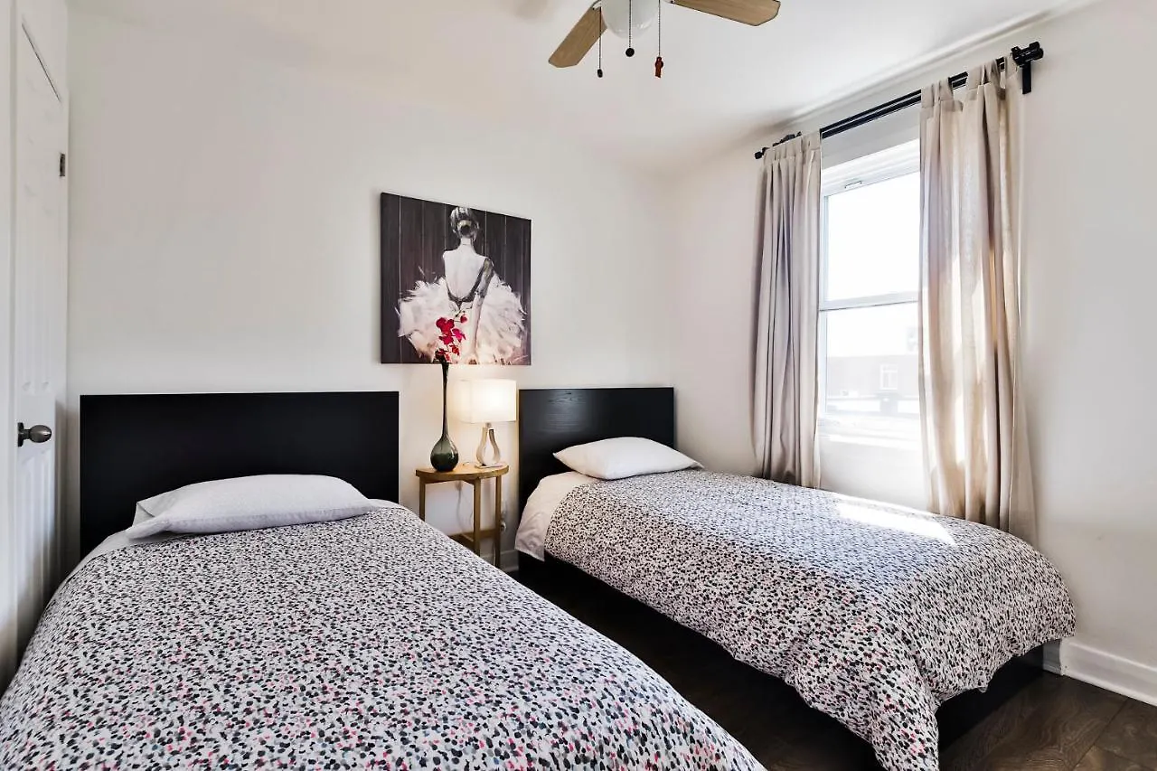 Free Parking - 2 Bedrooms - Full Apartment - In Beautiful Lachine - Near Water - 15 Minute Drive To Downtown Montreal