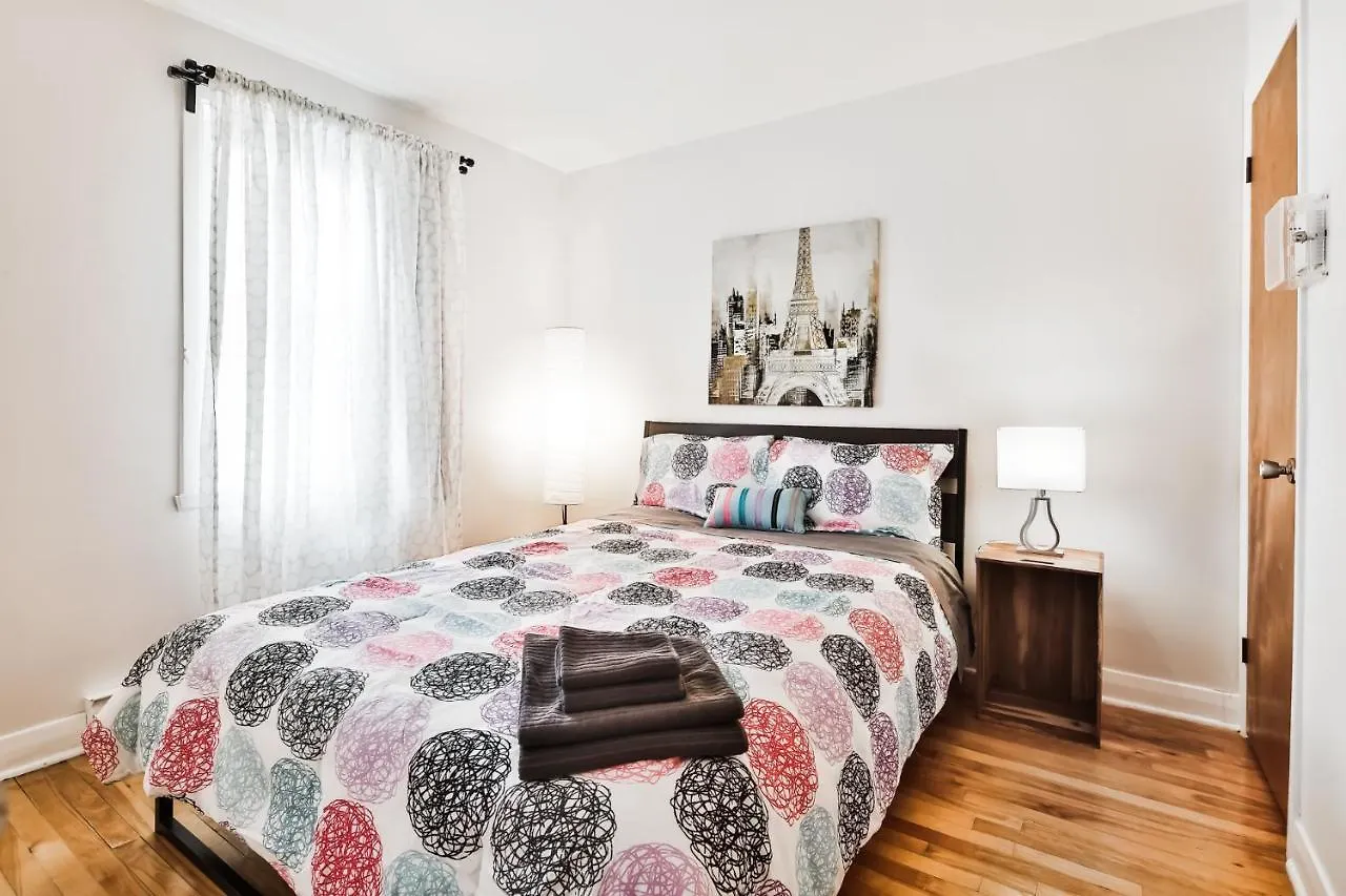 Free Parking - 2 Bedrooms - Full Apartment - In Beautiful Lachine - Near Water - 15 Minute Drive To Downtown Montreal