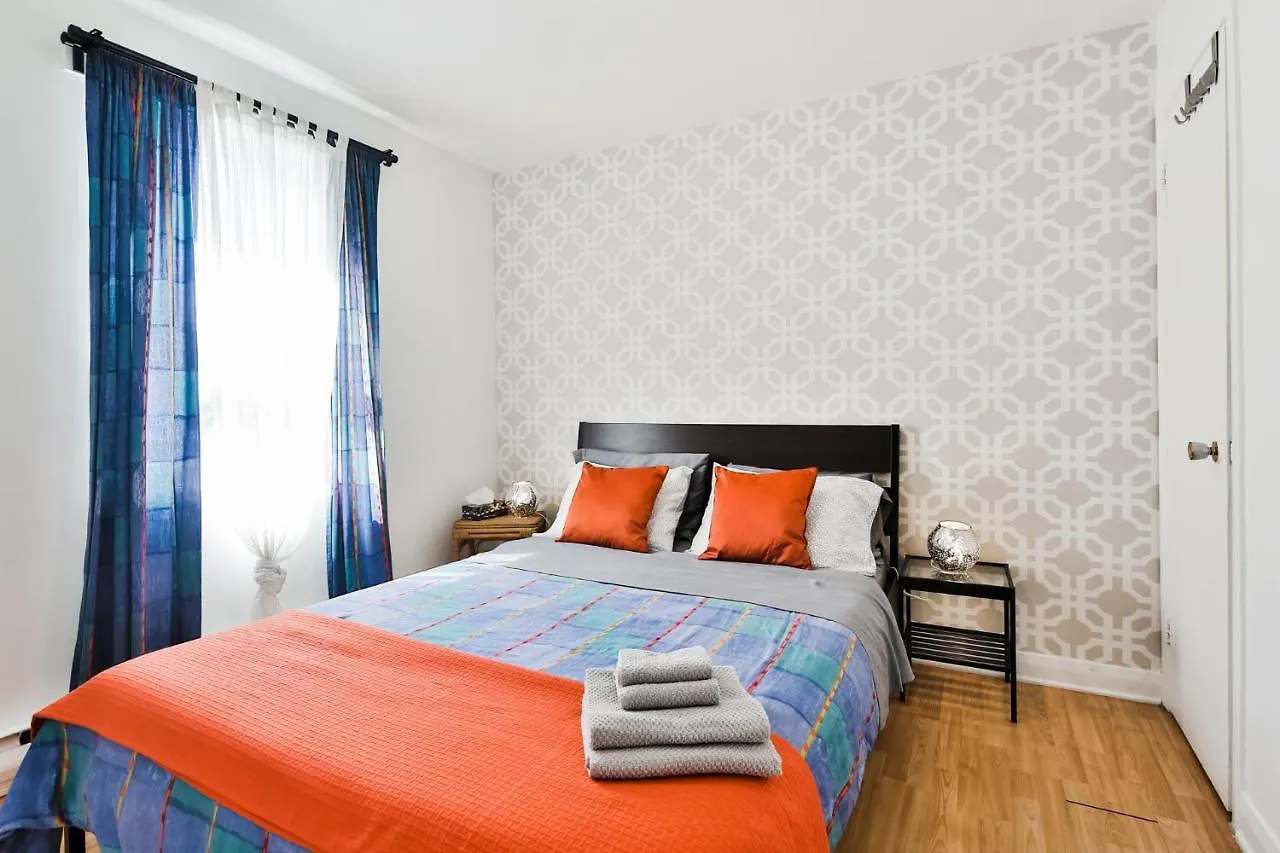 Free Parking - 2 Bedrooms - Full Apartment - In Beautiful Lachine - Near Water - 15 Minute Drive To Downtown Montreal 0*,