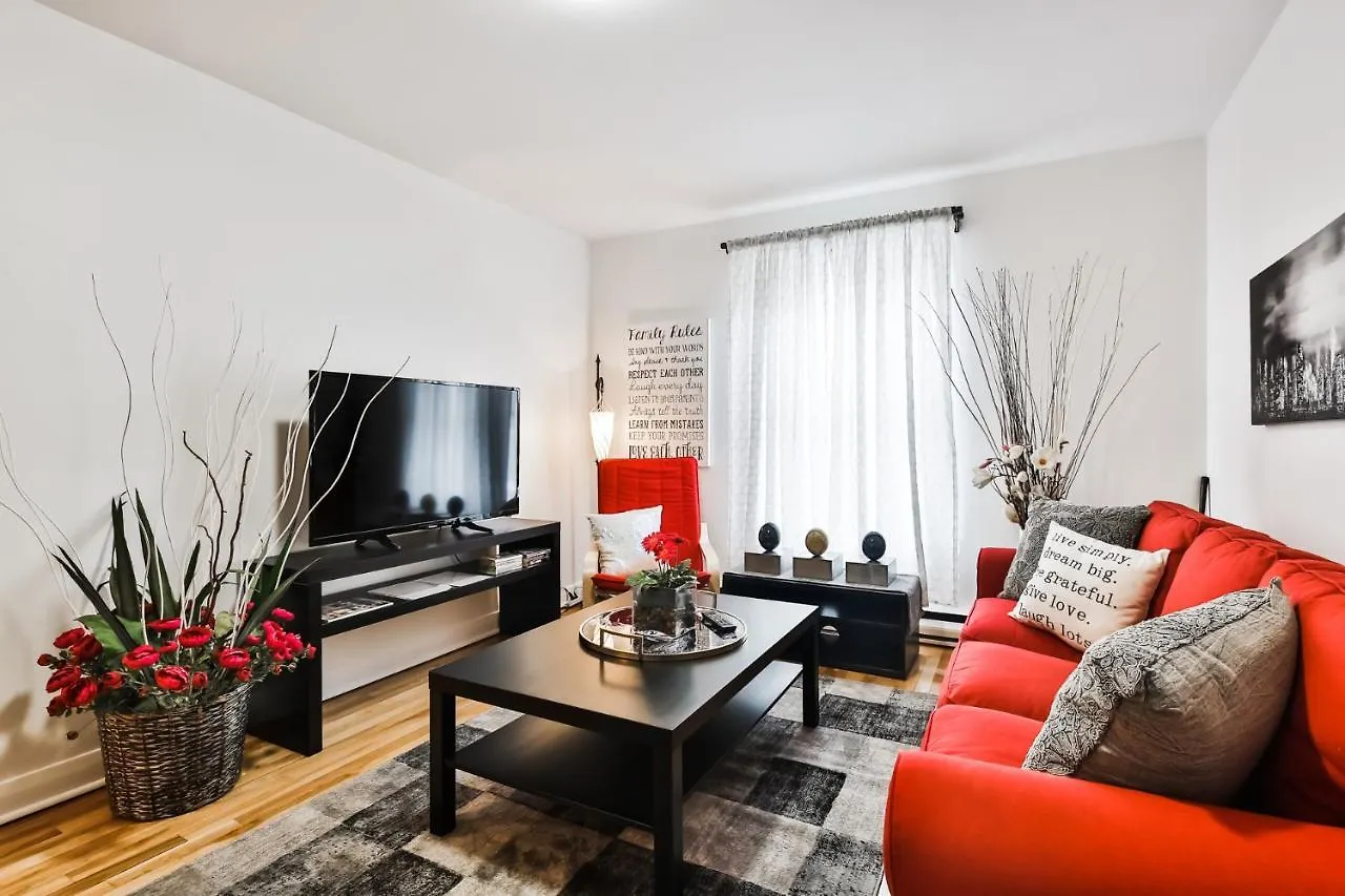 Free Parking - 2 Bedrooms - Full Apartment - In Beautiful Lachine - Near Water - 15 Minute Drive To Downtown Montreal Canada