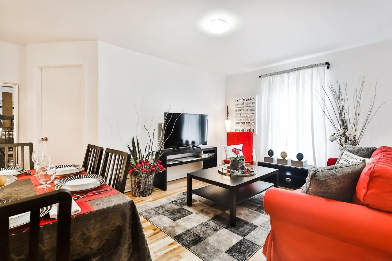 Free Parking - 2 Bedrooms - Full Apartment - In Beautiful Lachine - Near Water - 15 Minute Drive To Downtown Montreal Canada