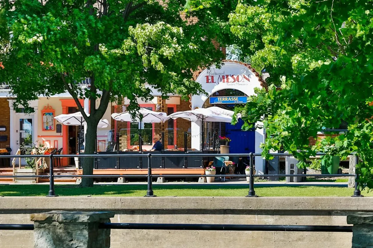 Free Parking - 2 Bedrooms - Full Apartment - In Beautiful Lachine - Near Water - 15 Minute Drive To Downtown Montreal Canada