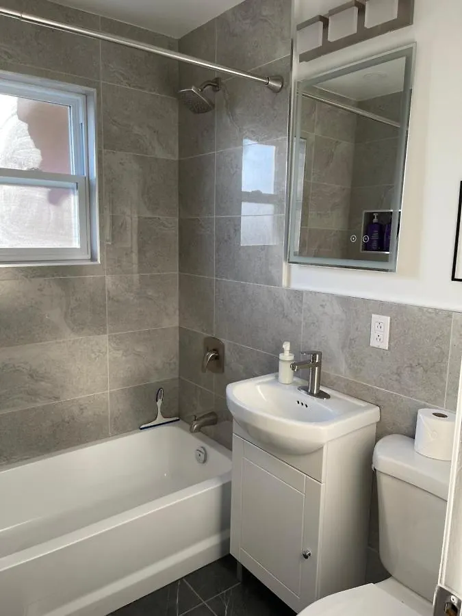 Free Parking - 2 Bedrooms - Full Apartment - In Beautiful Lachine - Near Water - 15 Minute Drive To Downtown Montreal