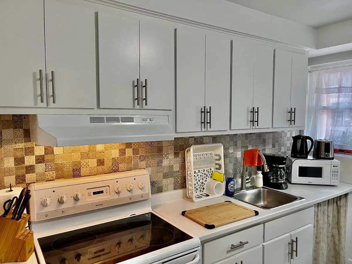 Free Parking - 2 Bedrooms - Full Apartment - In Beautiful Lachine - Near Water - 15 Minute Drive To Downtown Montreal