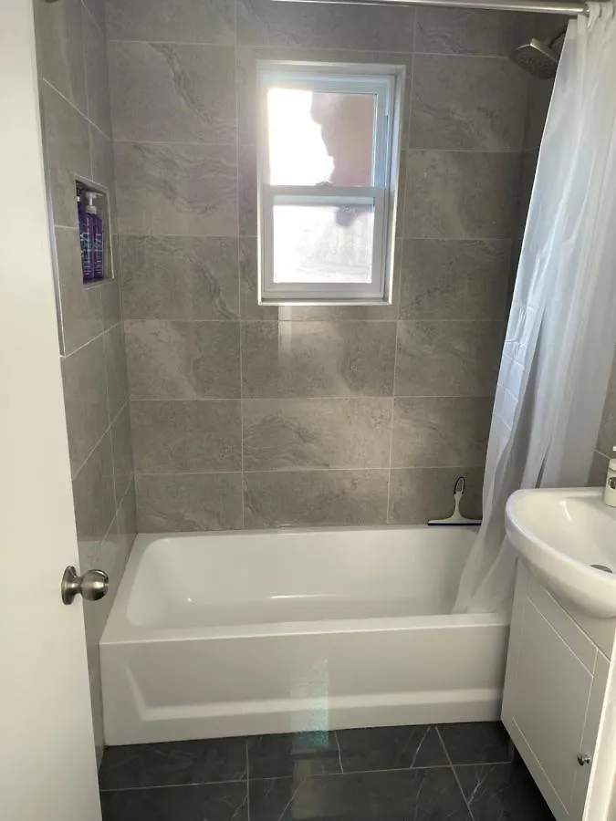Free Parking - 2 Bedrooms - Full Apartment - In Beautiful Lachine - Near Water - 15 Minute Drive To Downtown Montreal Canada