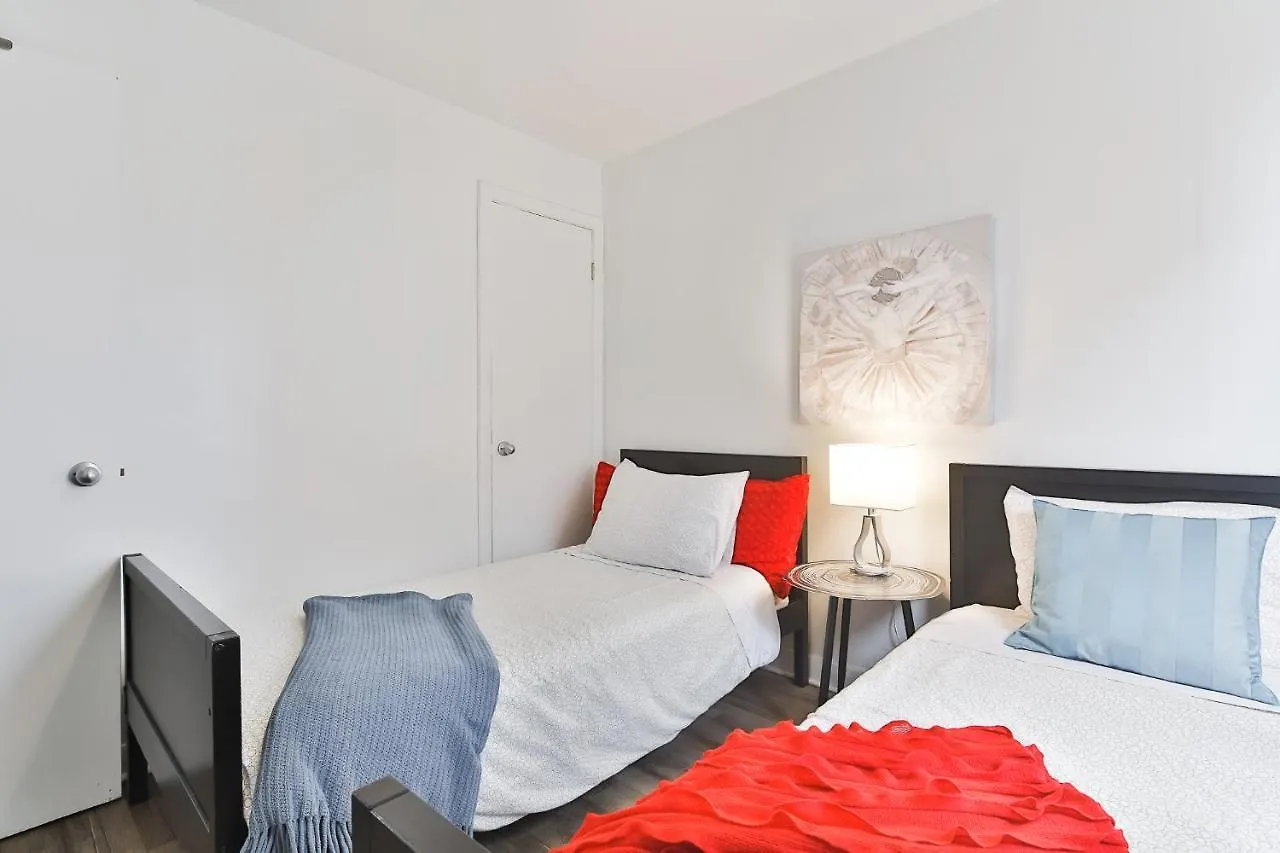 Free Parking - 2 Bedrooms - Full Apartment - In Beautiful Lachine - Near Water - 15 Minute Drive To Downtown Montreal