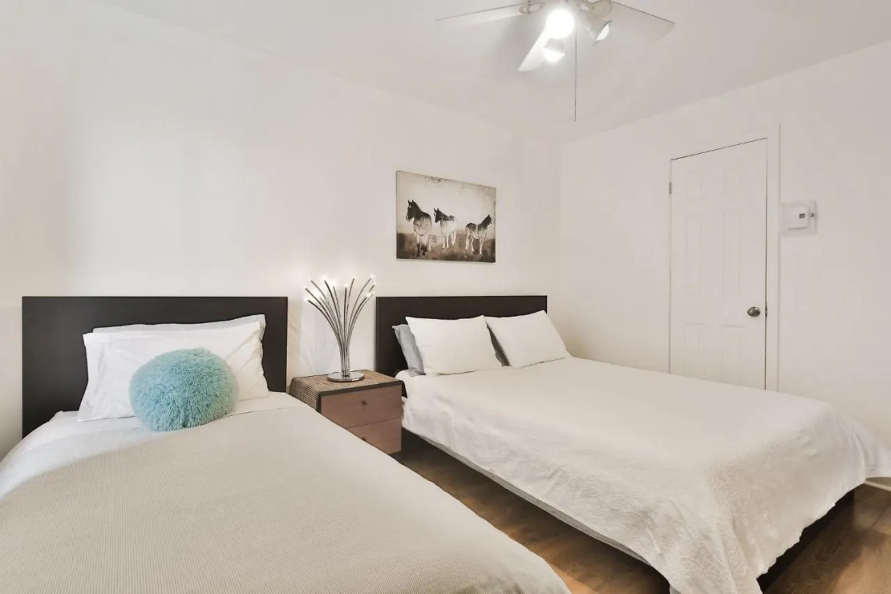 Free Parking - 2 Bedrooms - Full Apartment - In Beautiful Lachine - Near Water - 15 Minute Drive To Downtown Montreal Canada