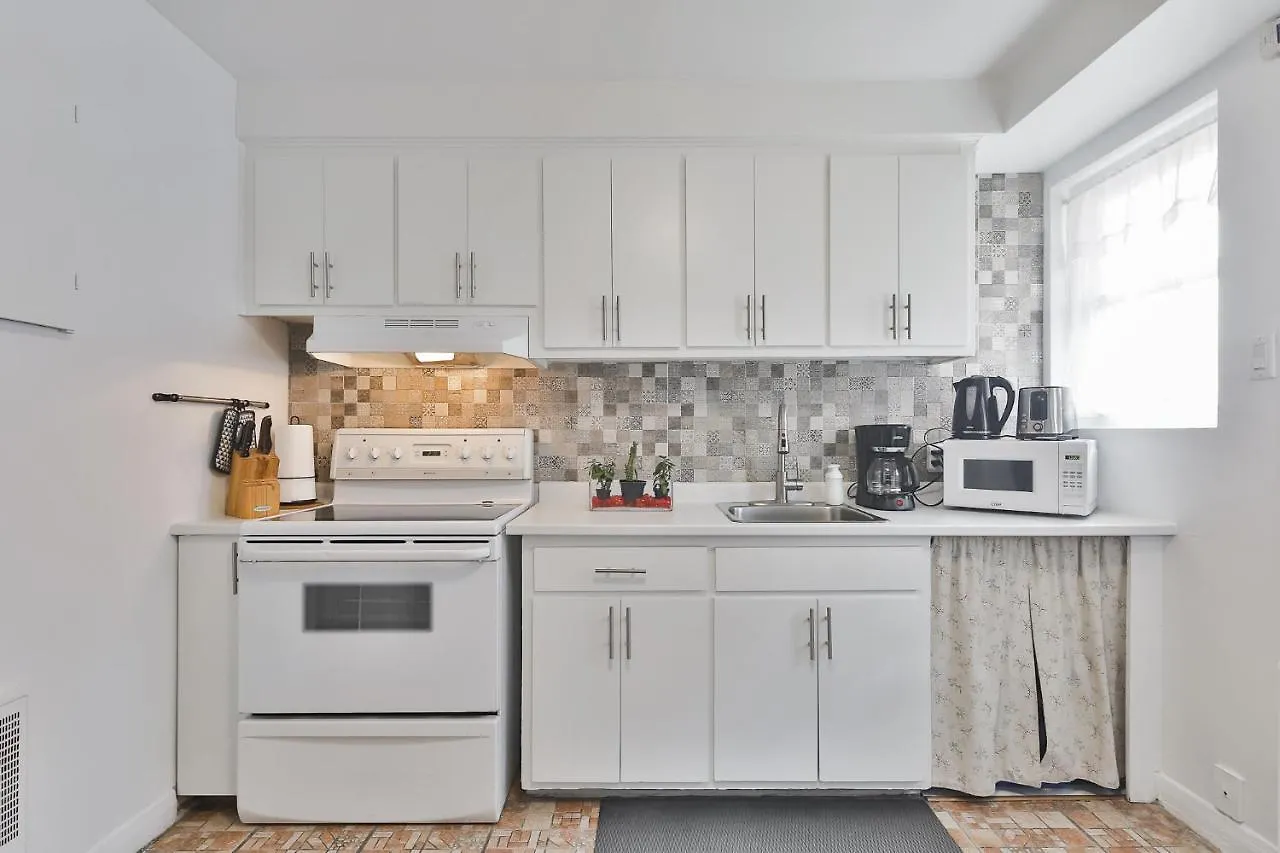 Free Parking - 2 Bedrooms - Full Apartment - In Beautiful Lachine - Near Water - 15 Minute Drive To Downtown Montreal