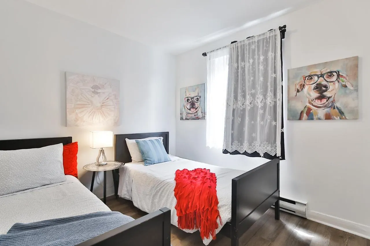 Free Parking - 2 Bedrooms - Full Apartment - In Beautiful Lachine - Near Water - 15 Minute Drive To Downtown Montreal Canada