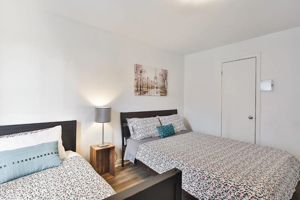Free Parking - 2 Bedrooms - Full Apartment - In Beautiful Lachine - Near Water - 15 Minute Drive To Downtown Montreal