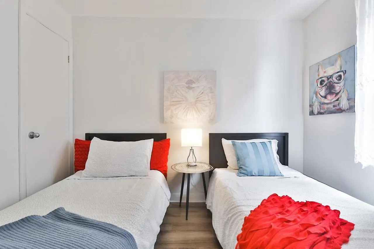 Free Parking - 2 Bedrooms - Full Apartment - In Beautiful Lachine - Near Water - 15 Minute Drive To Downtown Montreal