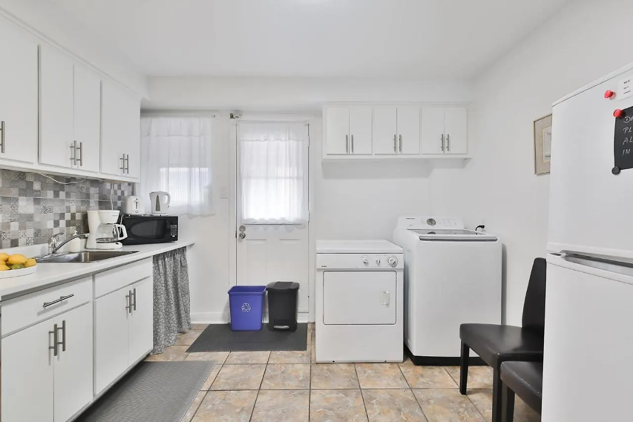 Free Parking - 2 Bedrooms - Full Apartment - In Beautiful Lachine - Near Water - 15 Minute Drive To Downtown Montreal