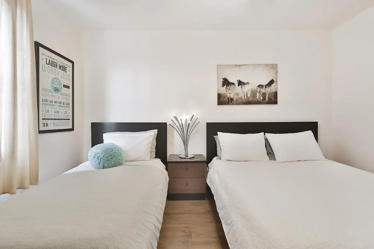 Free Parking - 2 Bedrooms - Full Apartment - In Beautiful Lachine - Near Water - 15 Minute Drive To Downtown Montreal